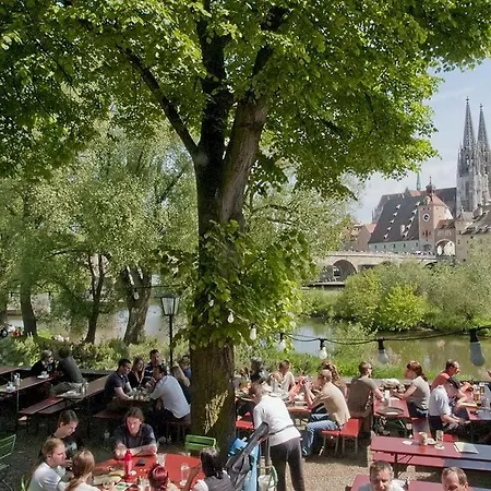 Schloss Weichs Zu Mit 2schlafzimmer Parkplatz Internet 75qm Zentrum * Ratyzbona